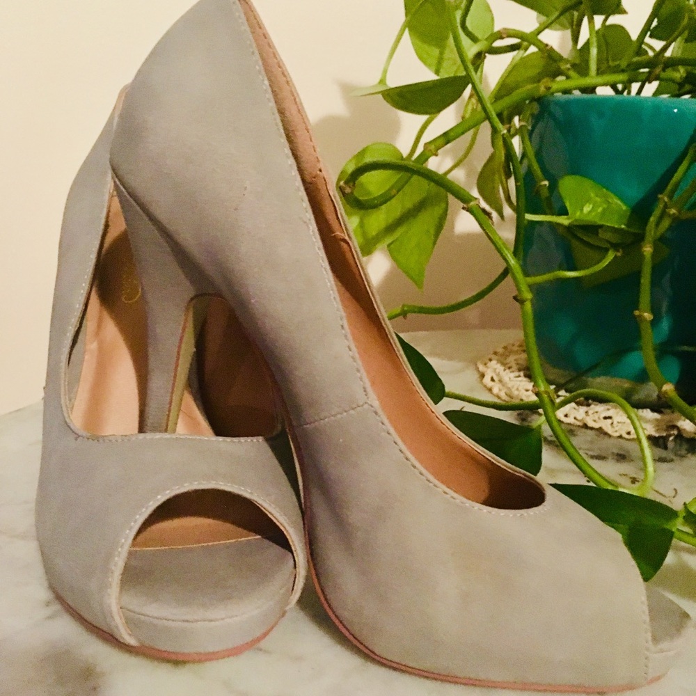 *HOST PICK* Grey suede platforms.
